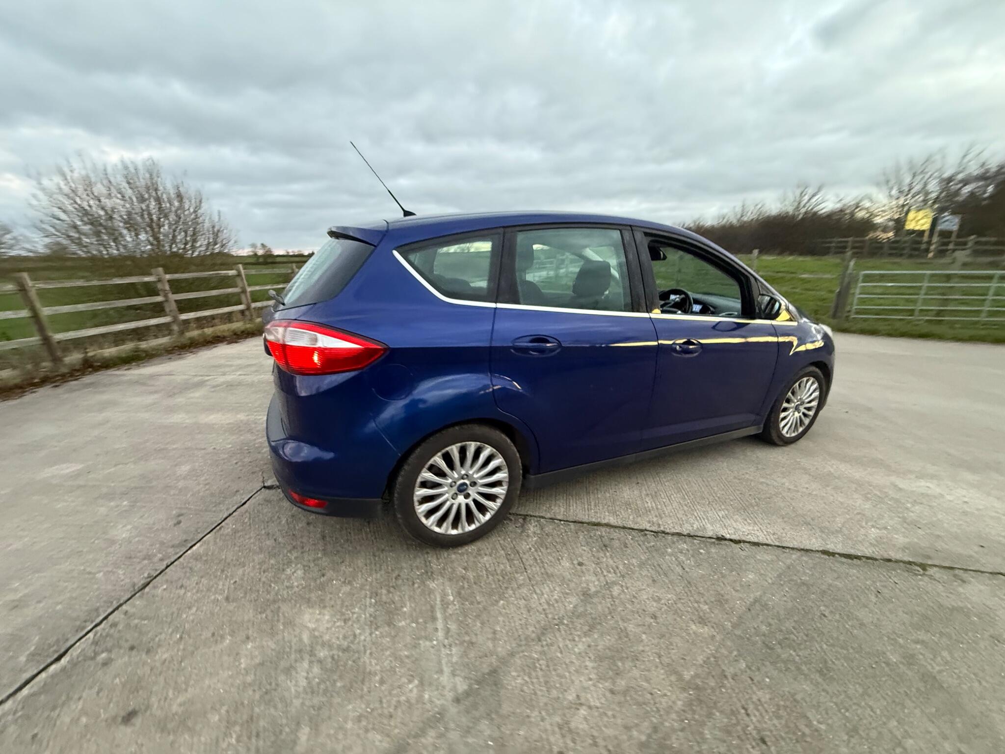 Ford C-Max 1.6 TDCi Titanium Euro 5 5dr — photo 85 of 104